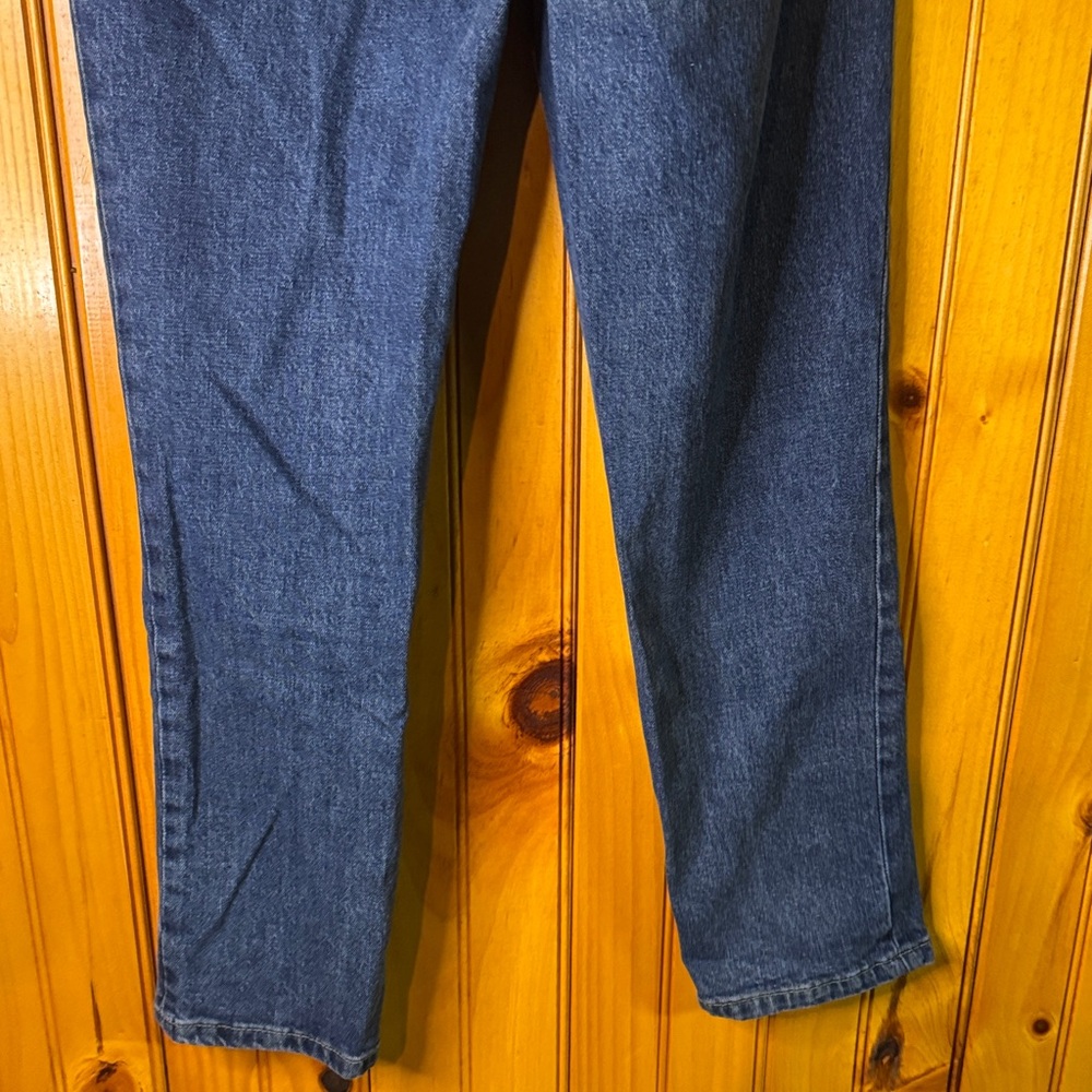 Everlane Women's Straight Leg Jeans in Blue - Picture 7 of 8